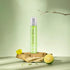 Brume parfumée Jasmine Flame GlowlyGlow présentée dans une mise en scène naturelle avec citron vert et éléments végétaux.