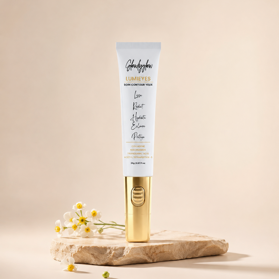 Tube du soin contour des yeux Lumieyes GlowlyGlow sur un fond beige avec une présentation minimaliste.