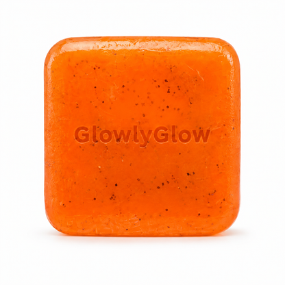 Savon Éclat GlowlyGlow au curcuma et au beurre de karité sur fond blanc