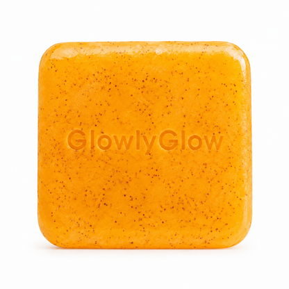 Savon Glow Intensif GlowlyGlow à l’acide kojique et au curcuma sur fond blanc